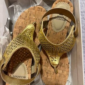 Gold sandal with cork sole White Mountain size 8.5